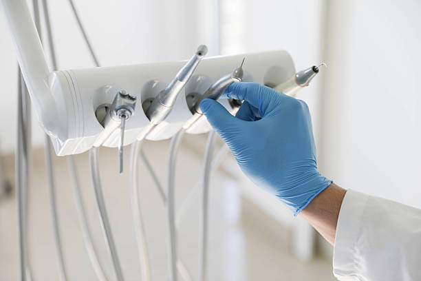 Professional Emergency Dentist technician working in Lee County County, VA
